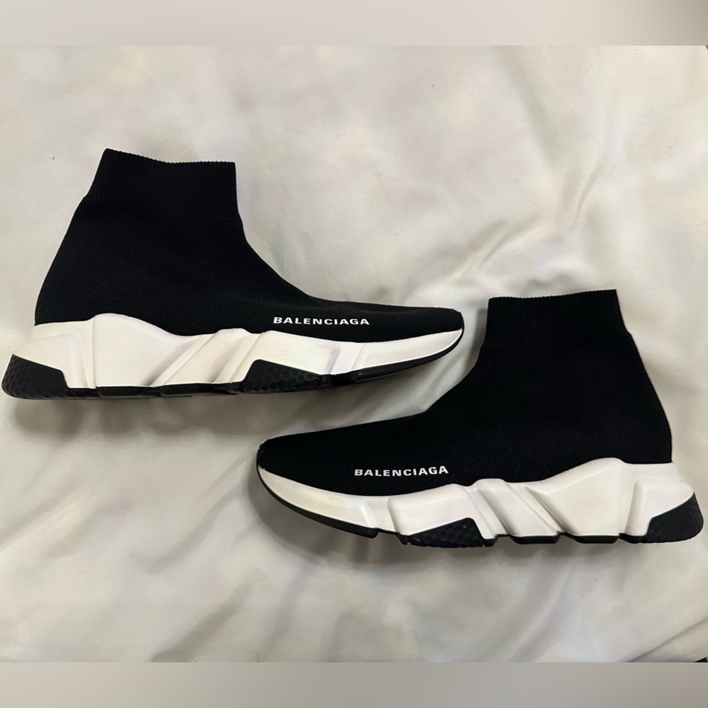 WOMEN'S SPEED KNIT SNEAKER IN BLACK/WHITE - Size 6 (36)